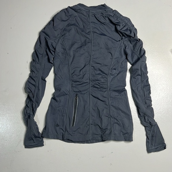 Lululemon Gray UPF Jersey Ruched Sunbeam Pullover size 4 - Picture 4 of 12